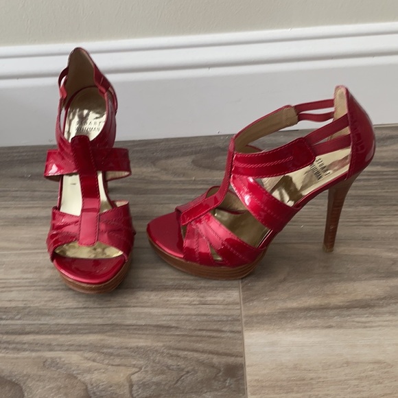 Red Sandals - Picture 2 of 4